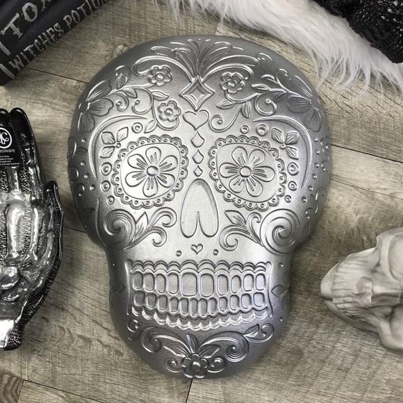 Silver day of the dead skull head tray - Picture 5 of 6